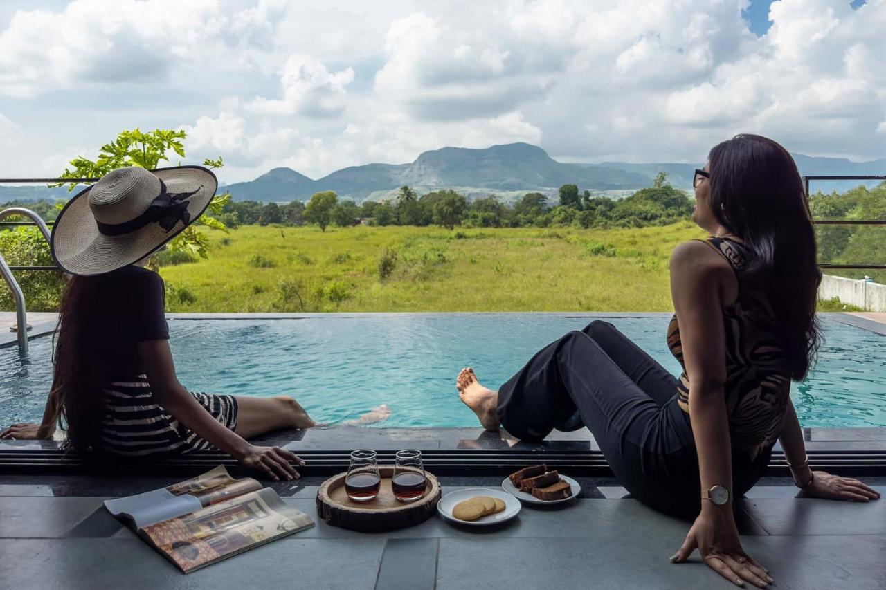 Two Villa By Stayvista With Infinity Pool, Farm & Mountain Views, Modern Interiors คาร์จัต ภายนอก รูปภาพ