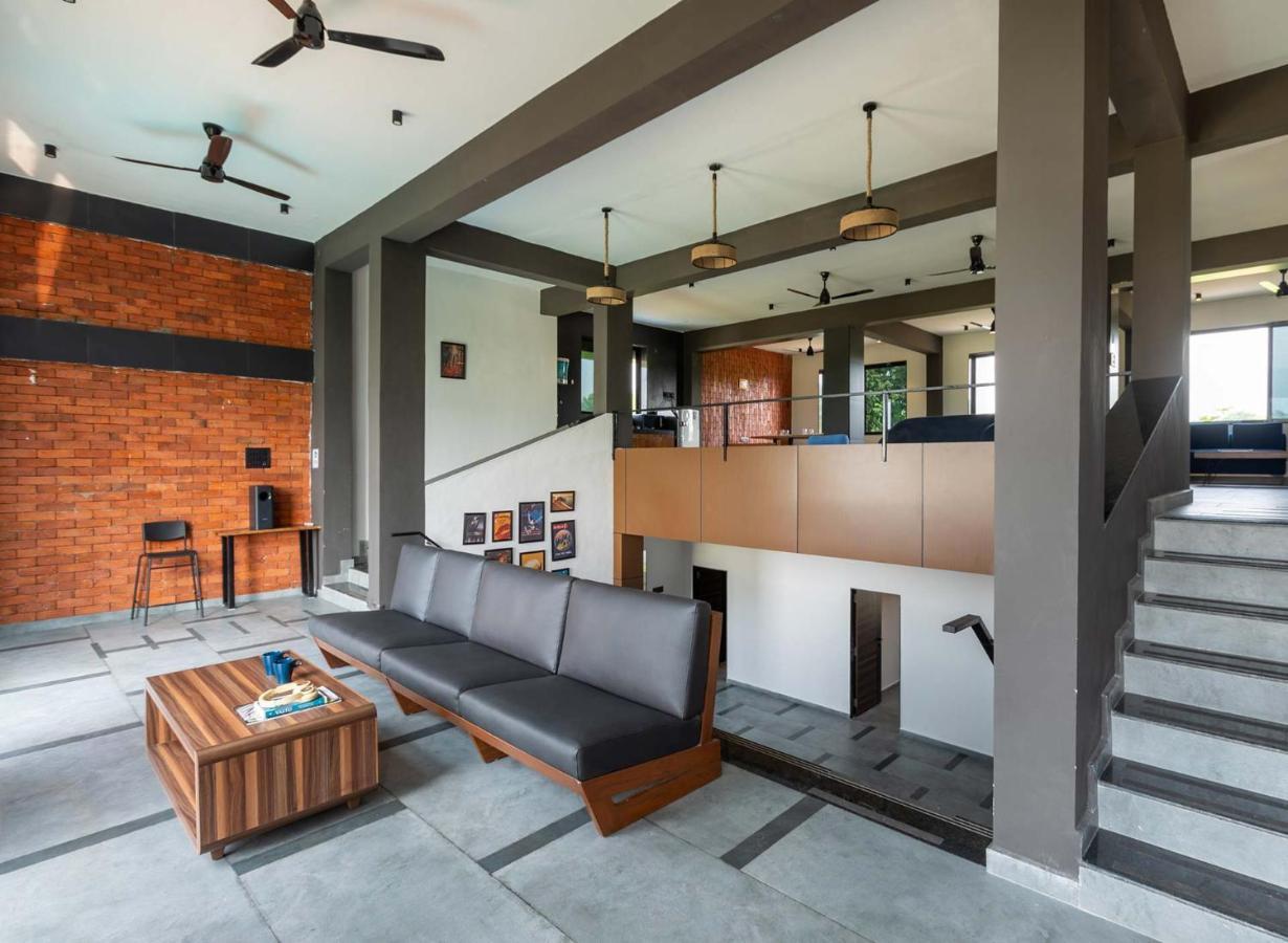 Two Villa By Stayvista With Infinity Pool, Farm & Mountain Views, Modern Interiors คาร์จัต ภายนอก รูปภาพ