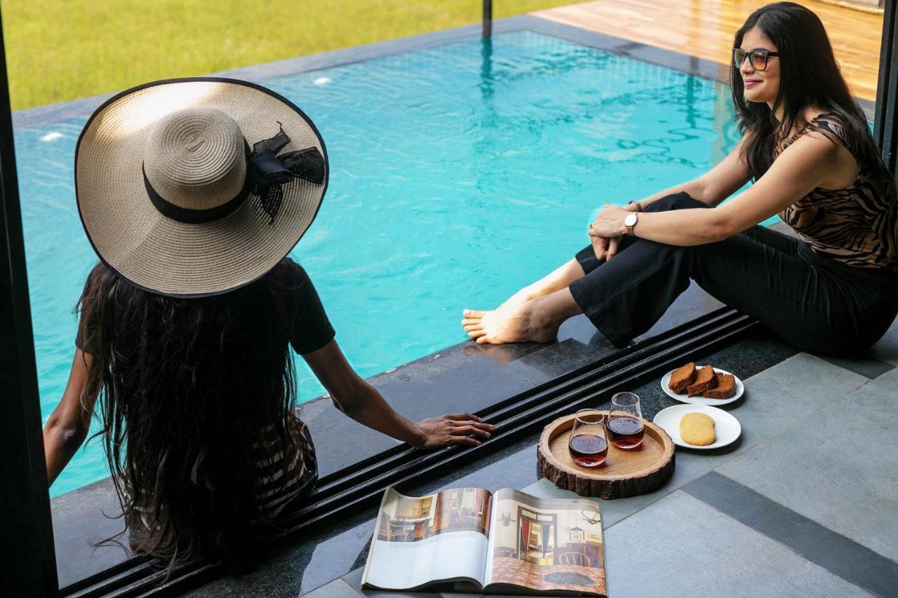 Two Villa By Stayvista With Infinity Pool, Farm & Mountain Views, Modern Interiors คาร์จัต ภายนอก รูปภาพ