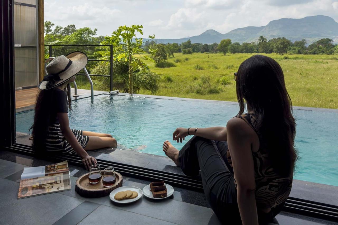 Two Villa By Stayvista With Infinity Pool, Farm & Mountain Views, Modern Interiors คาร์จัต ภายนอก รูปภาพ